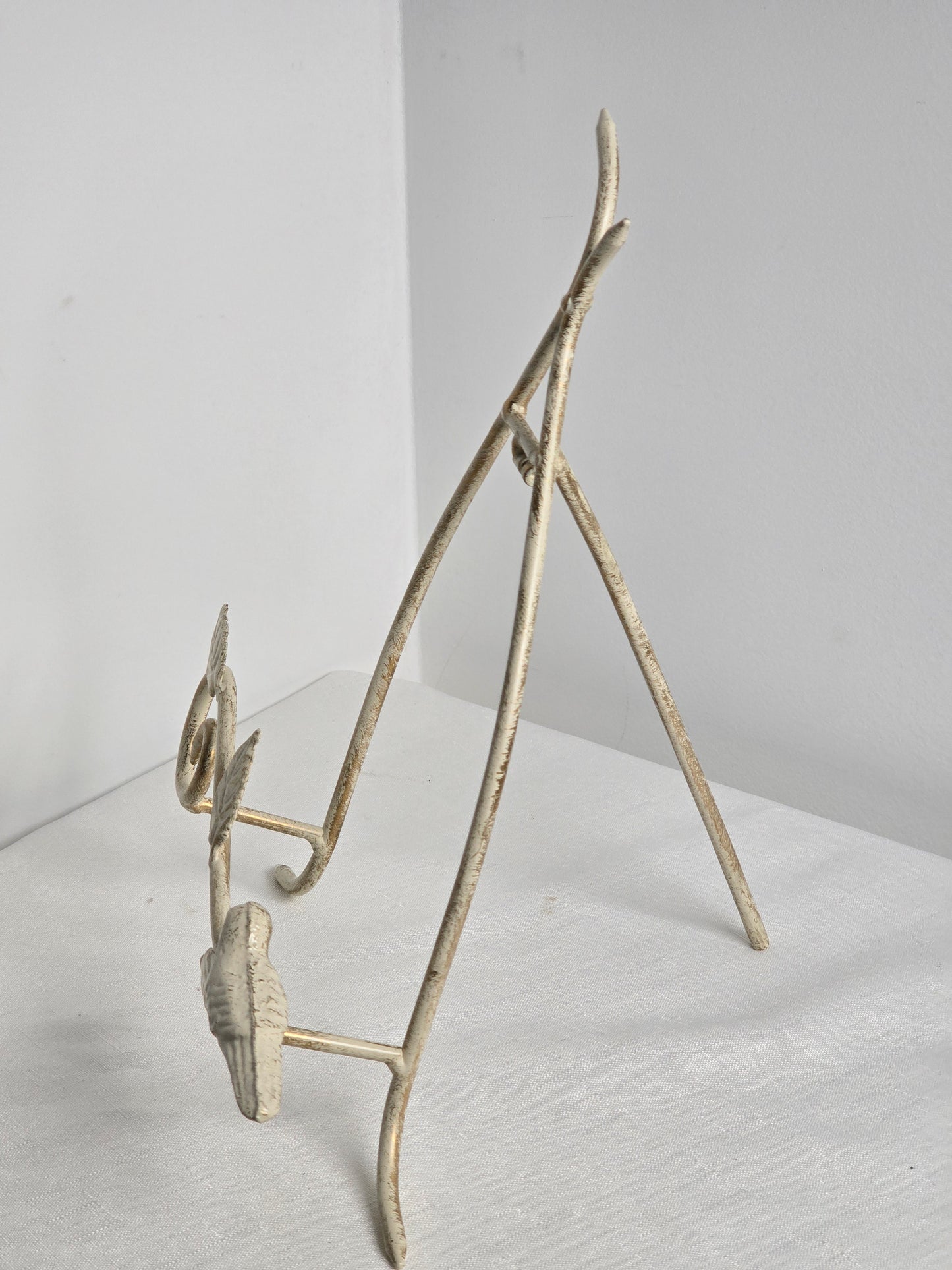 Shabby Chic Metal Bookstand