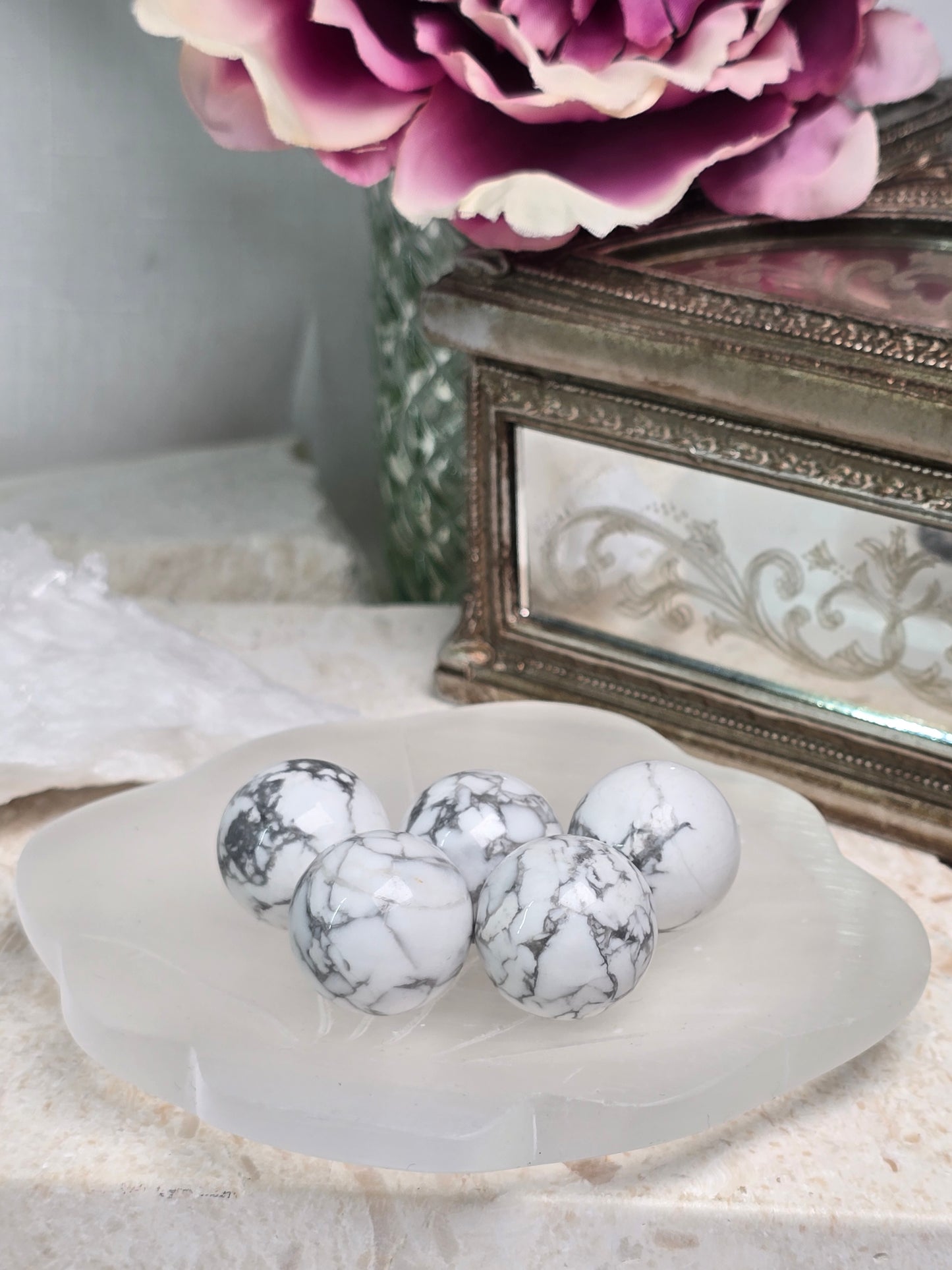 Howlite 2cm Spheres