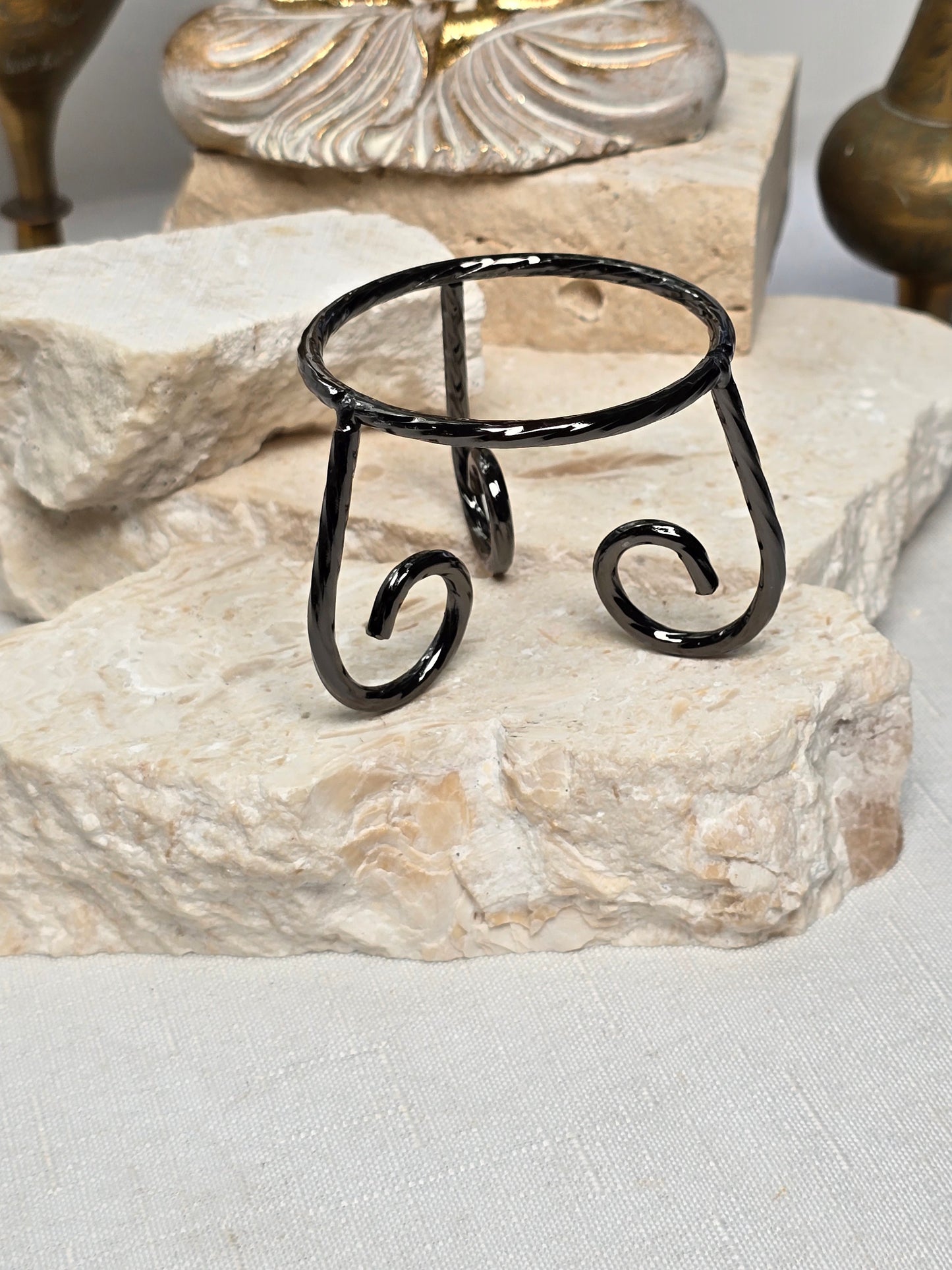 Black Metal Curly Leg Sphere Stand