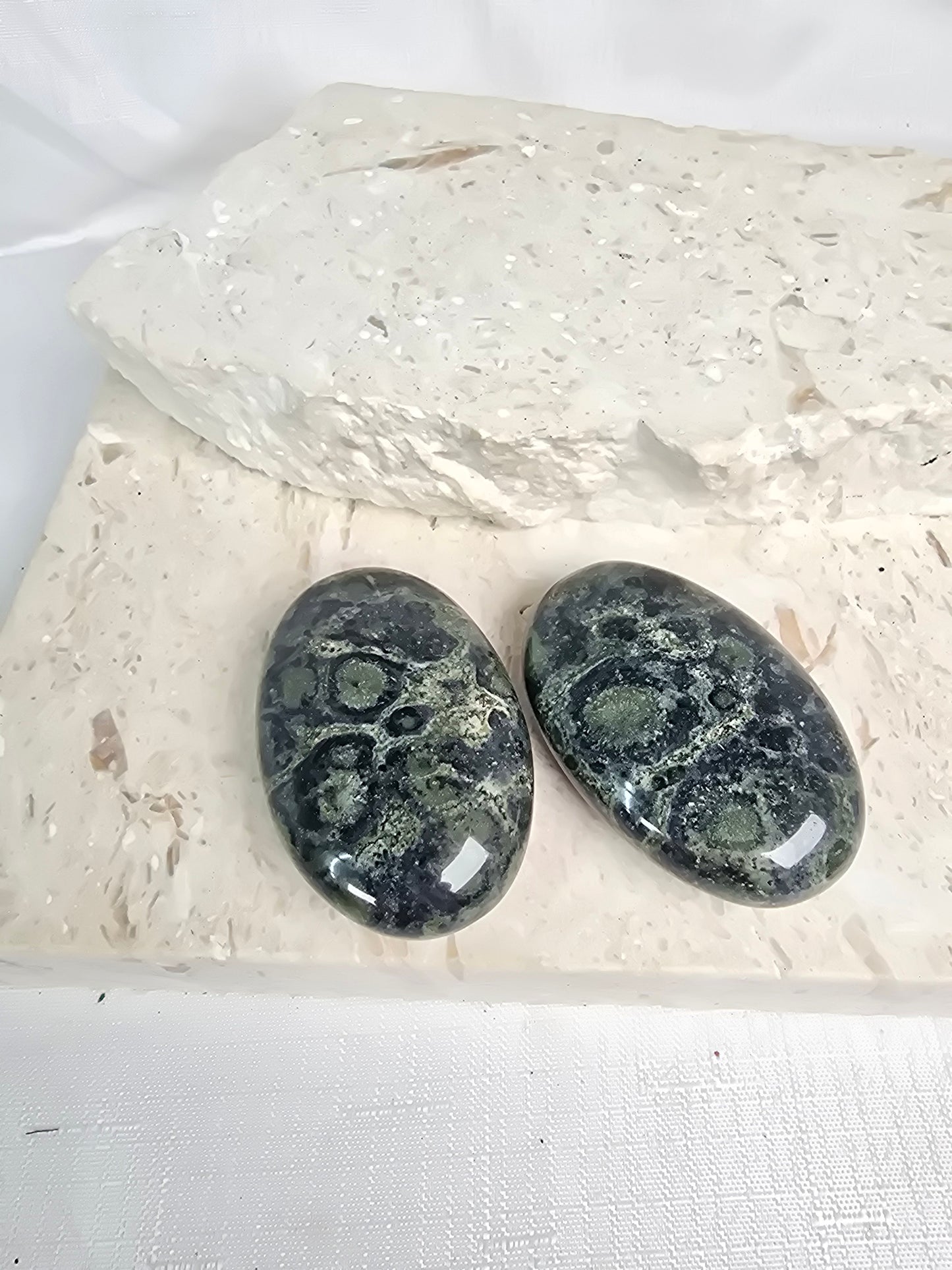 Kambaba Jasper Palm Stones