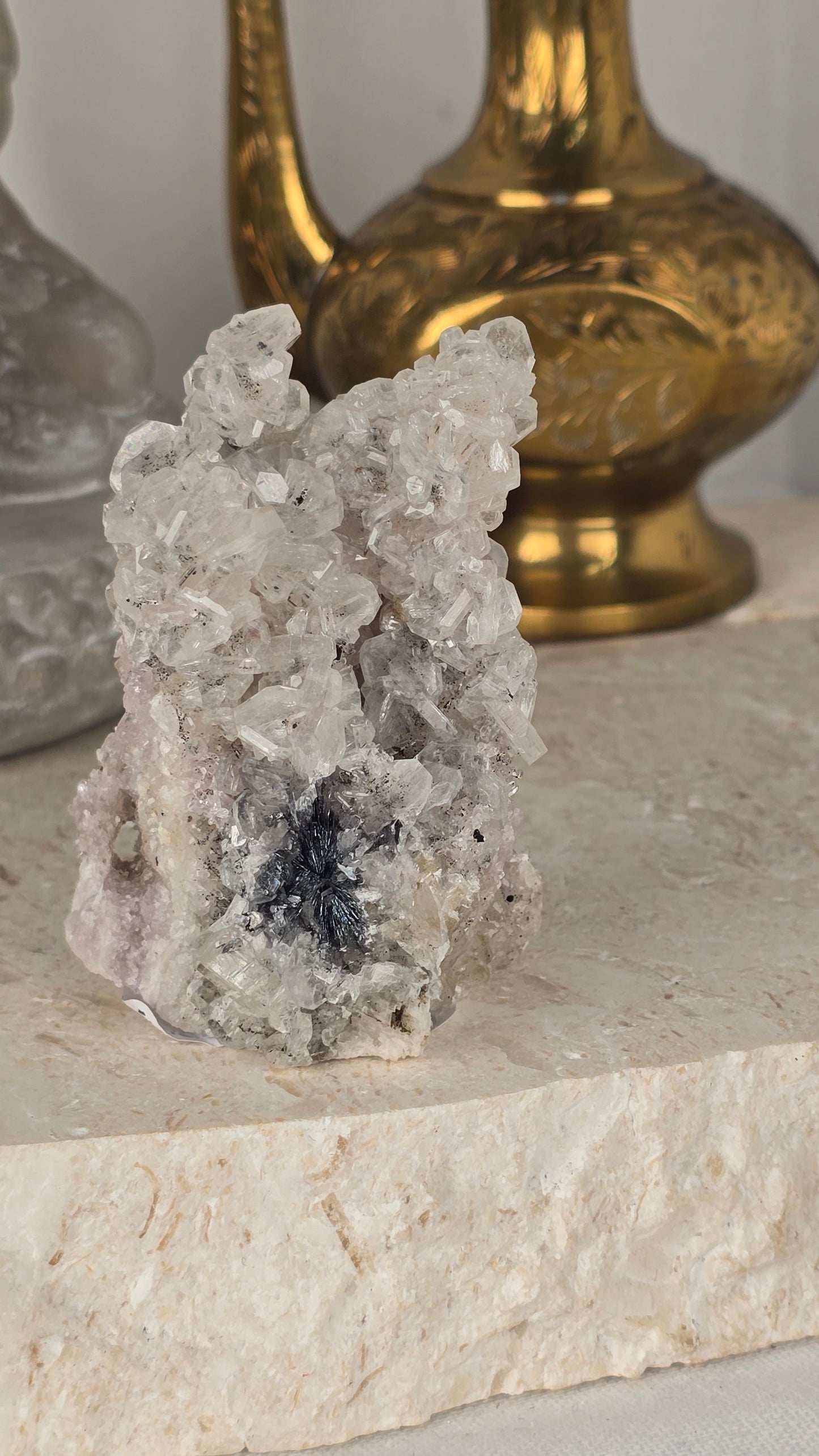 Hydroxyapophilite with Hematite