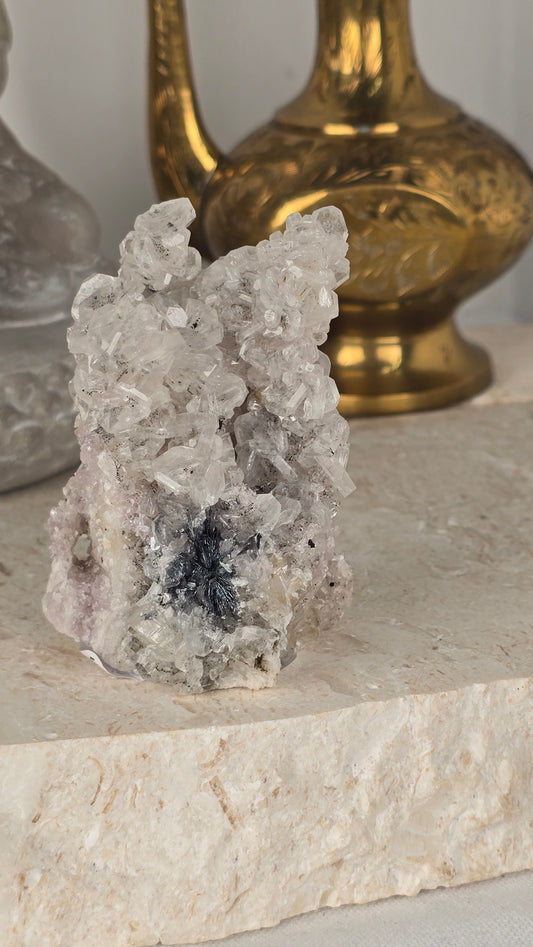 Hydroxyapophilite with Hematite