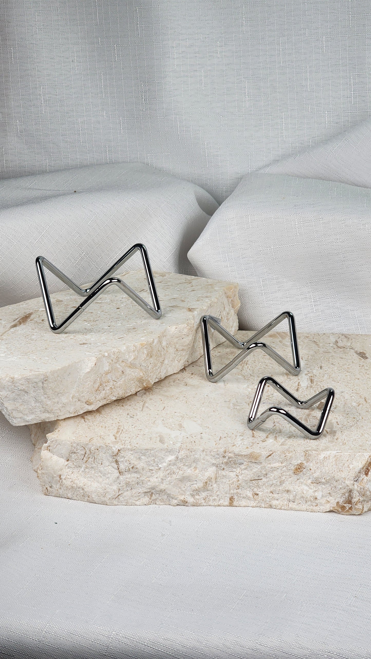 Silver Endless Wave Sphere/Specimen Stand