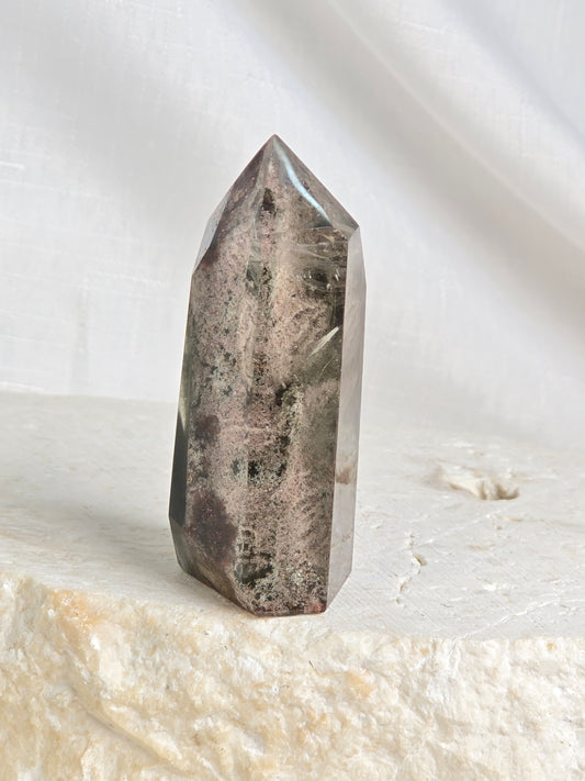 AAA Grade Garden Quartz Tower